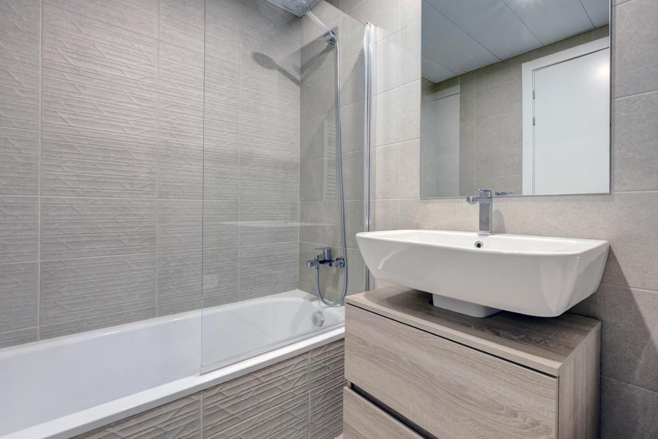 Stylish 2 Bedroom Apartment In Estepona Old Town Luaran gambar