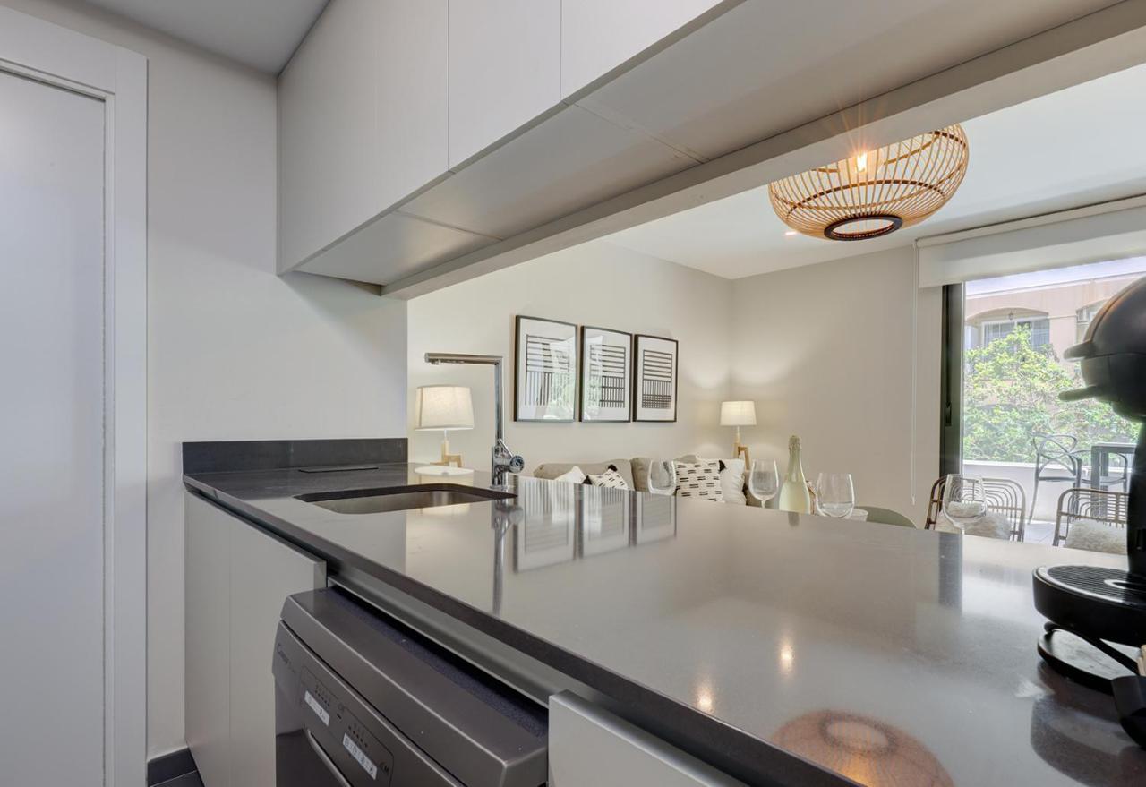 Stylish 2 Bedroom Apartment In Estepona Old Town Luaran gambar